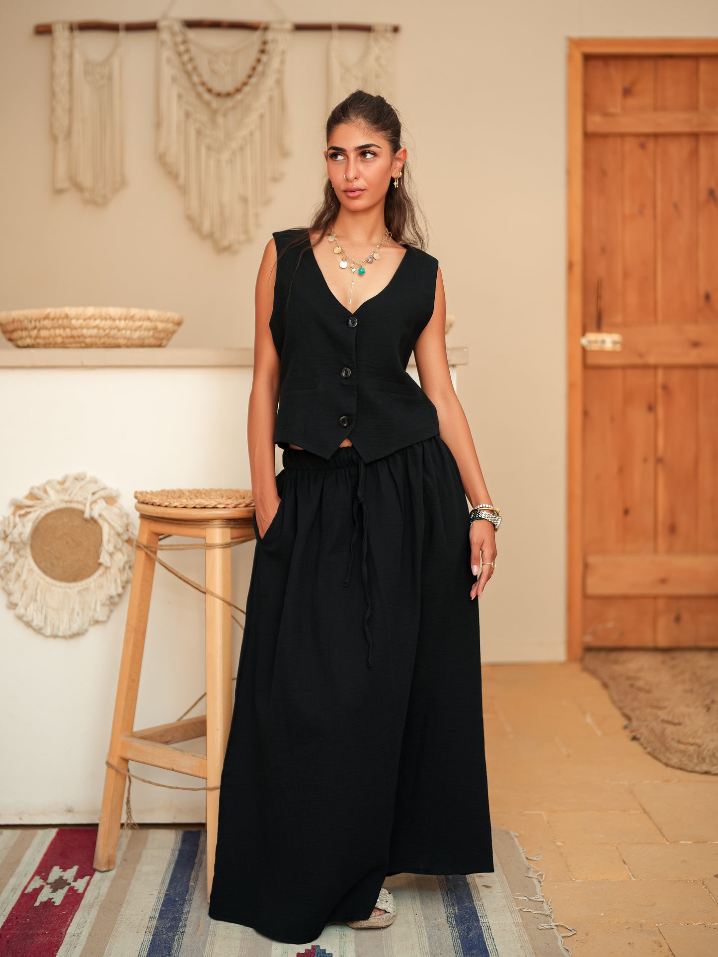 Black sleeveless suit skirt set